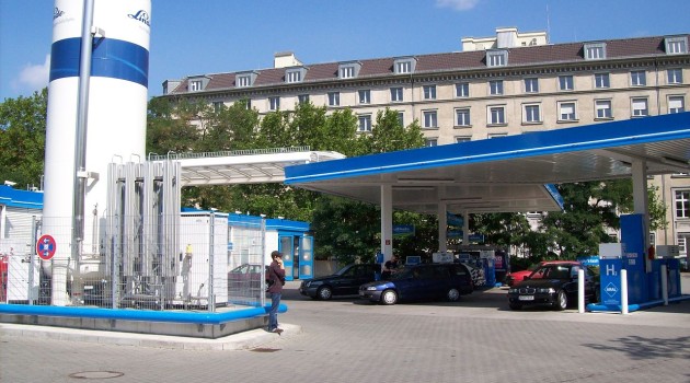 Станция для заправки автомобиля водой в Берлине