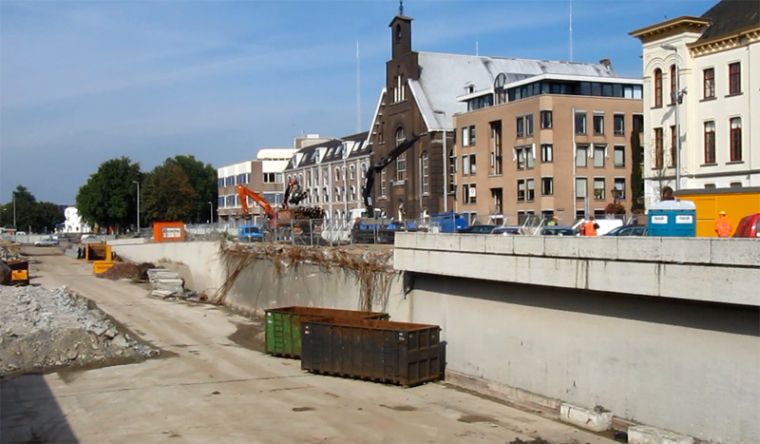 2011 год. Мост уже разобран. Подпорные стенки еще на месте.