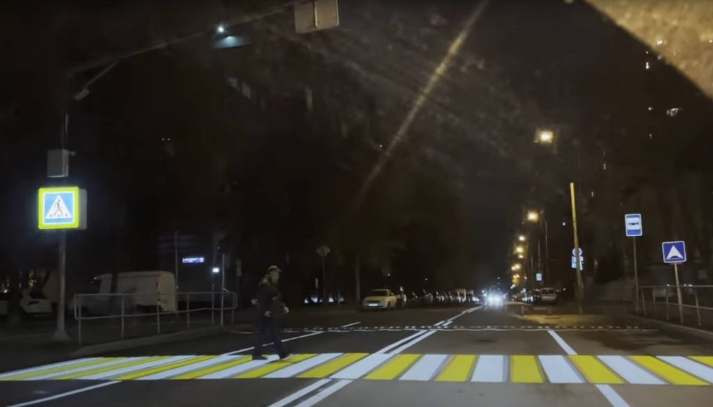 Видимость пешехода на инновационном пешеходном переходе